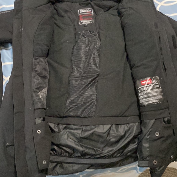 Ski jacket - Picture 3 of 3